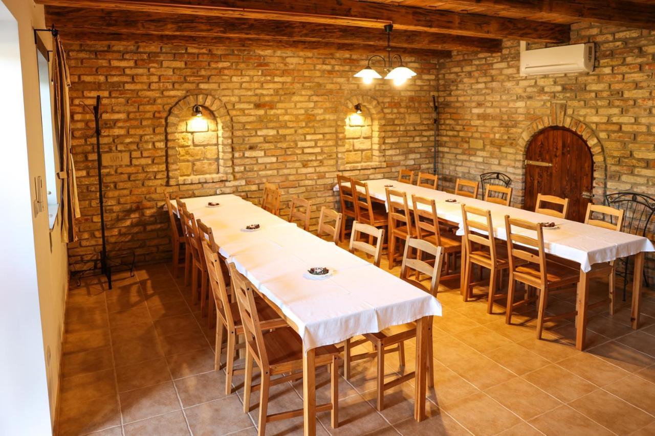 Muflon Apartman Jakuzzis Vendeghaz Many Exterior foto