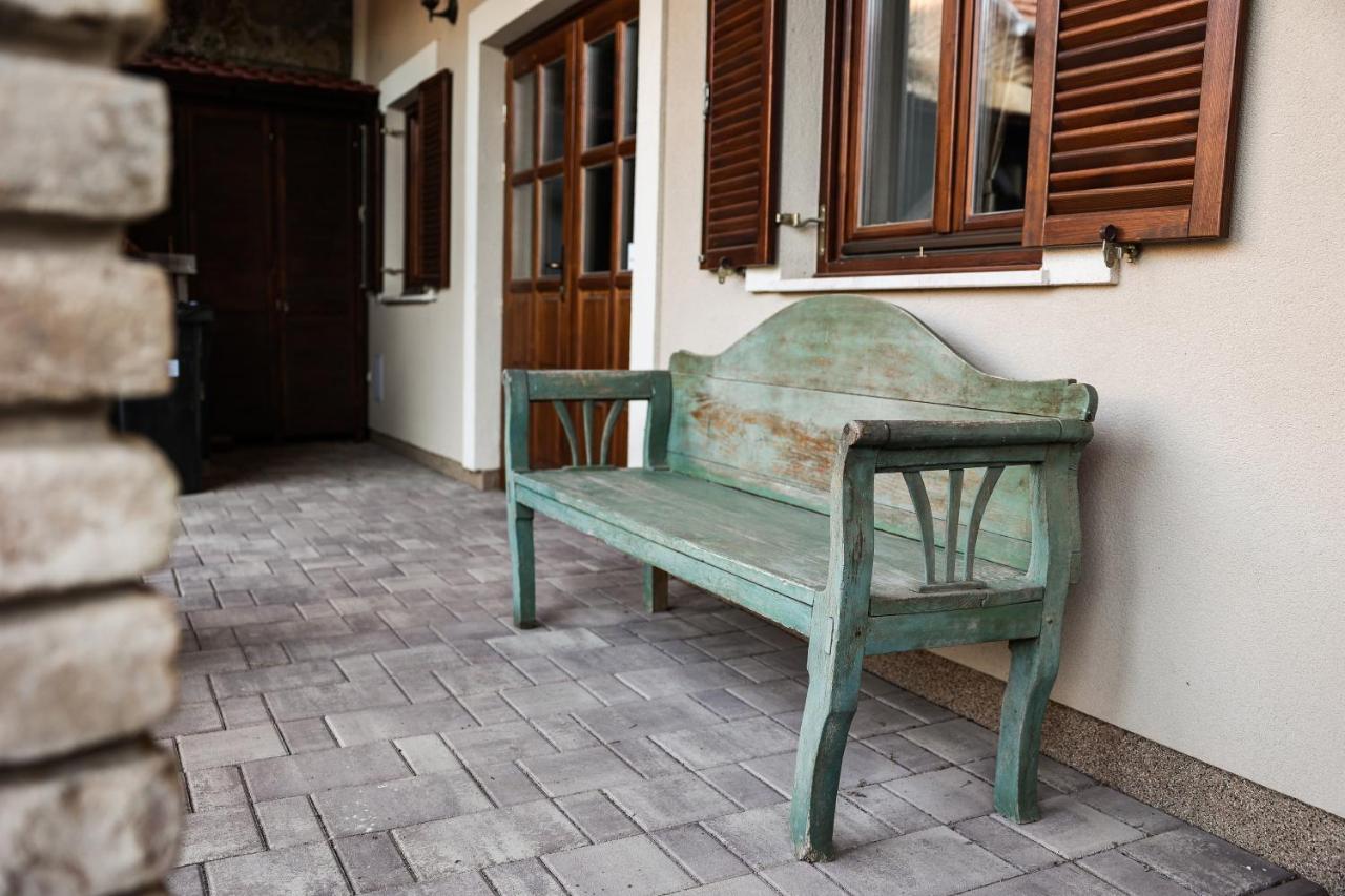 Muflon Apartman Jakuzzis Vendeghaz Many Exterior foto